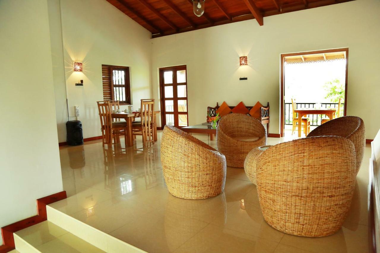 Villa 61 Ambepussa Exterior foto